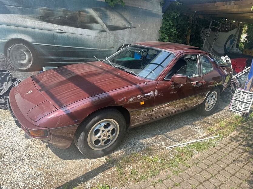 924