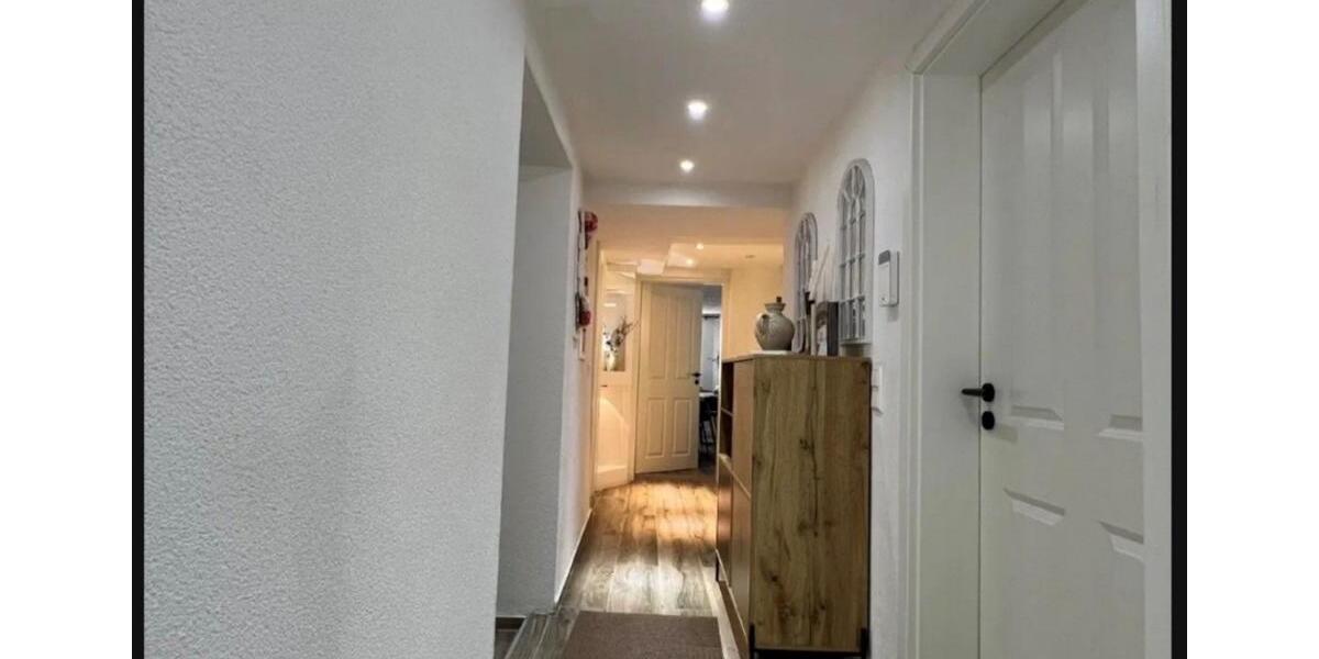 Doppelhaushälfte Weißenhorn - 8 Zimmer, 224 m&sup2;, 1.700&euro; | Angebot:25498251