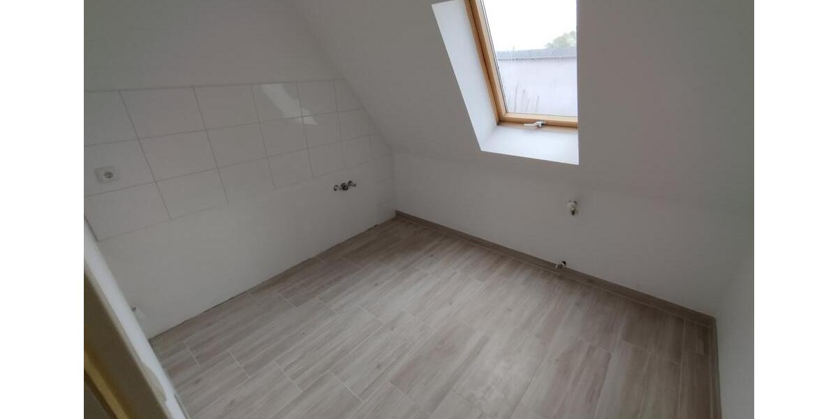 Dachgeschoßwohnung Bützow - 2 Zimmer, 33 m&sup2;, 310&euro; | Angebot:26380137
