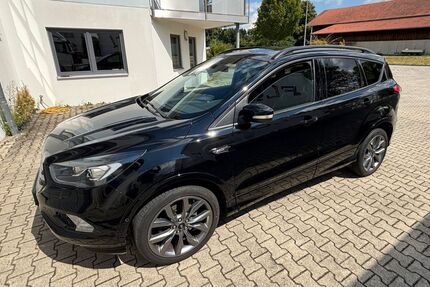 Ford Kuga 96.000 km 15.900 € Oberpframmern 85667