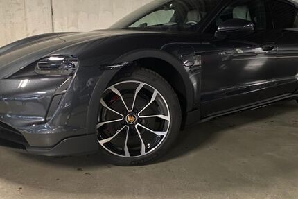 Porsche Taycan 11.900 km 74.490 € Plattling 94447
