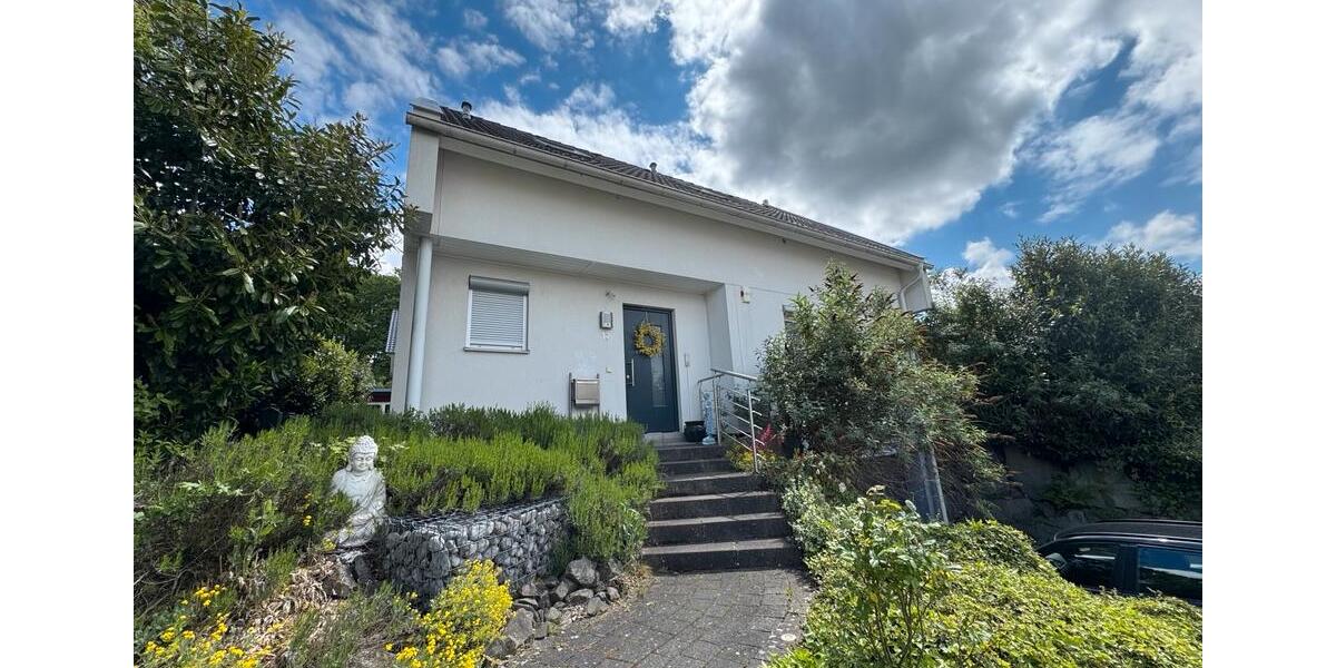 Einfamilienhaus Ramstein-Miesenbach Hütschenhausen - 3 Zimmer, 200 m&sup2;, 2.200&euro; | Angebot:26642623
