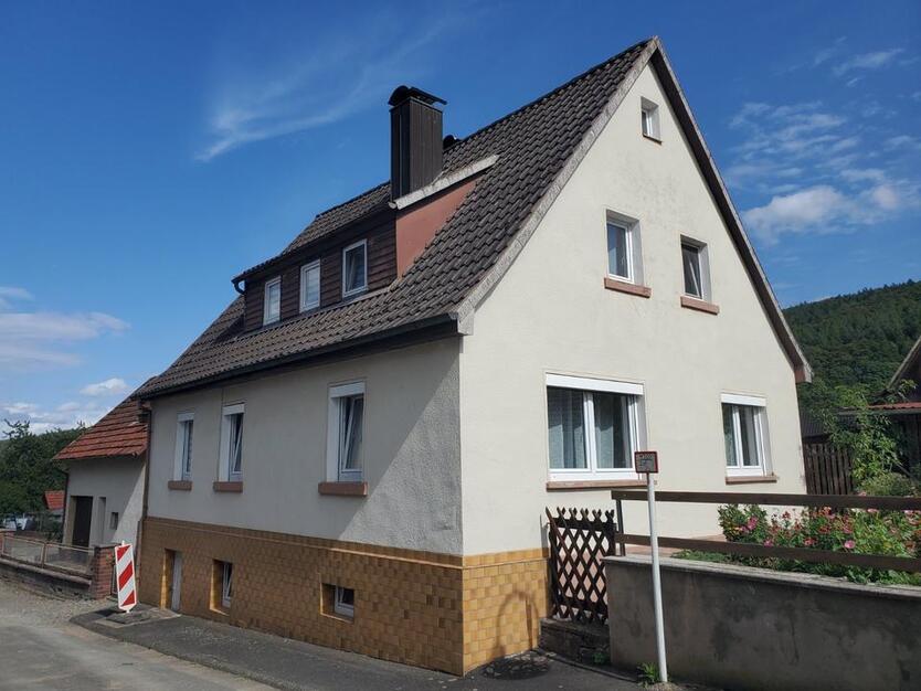 Einfamilienhaus ohne Provision, mit Garage und Parkplatz