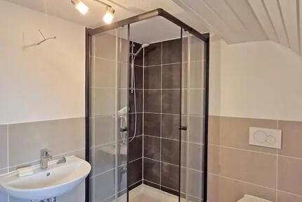 gemütliches Landhaus mit kleinen Garten und Teich zimmer