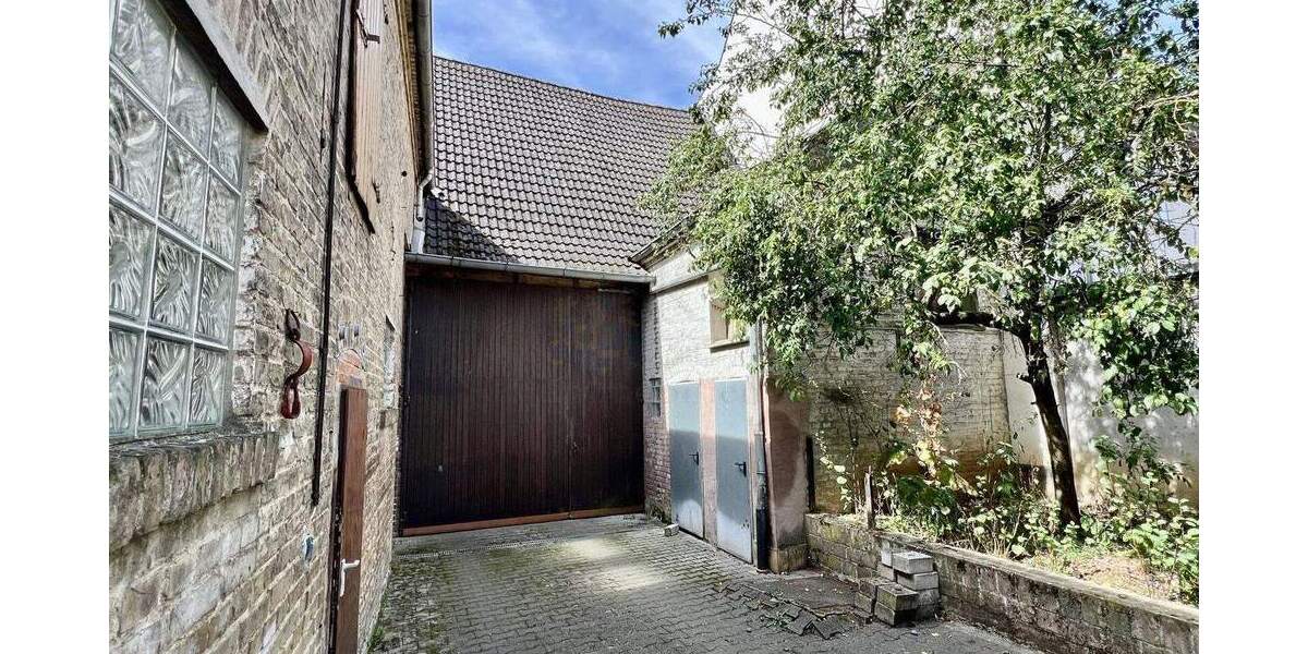 ERBENHEIM: GROSSZÜGIGES ANWESEN MIT SCHEUNE IN RUHIGER ZENTRUMSLAGE 7 zimmer