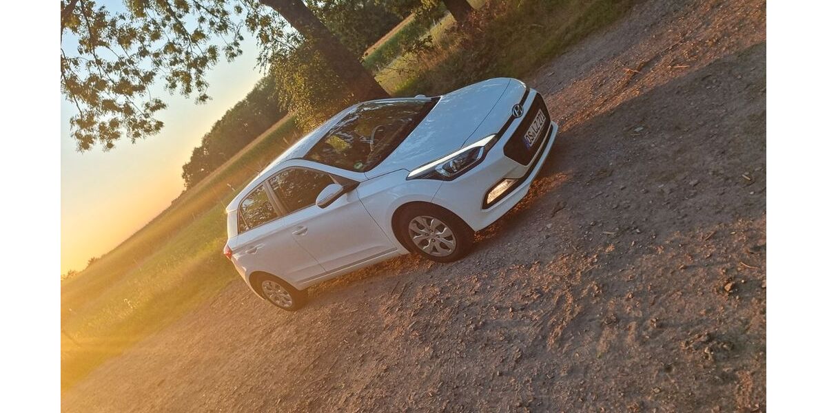 Hyundai i20 90.000 km 9.999 &euro; Diepholz 49356