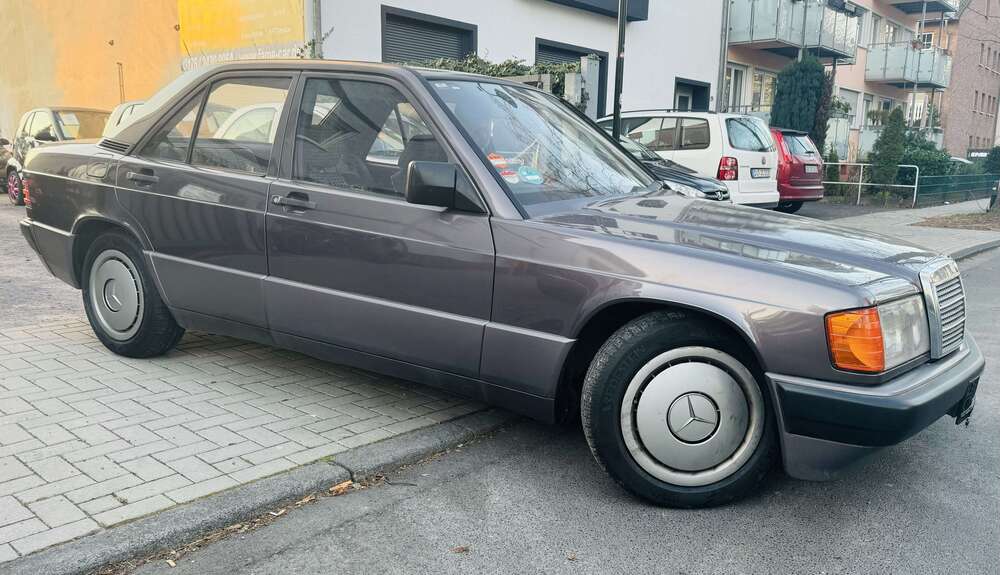 Mercedes-Benz 190 98.000 km 5.800 &euro; Troisdorf 53842