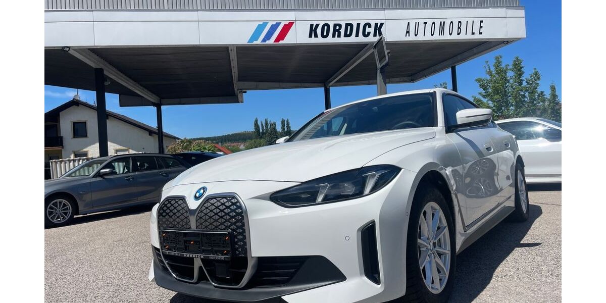 BMW i4 28.600 km 37.900 &euro; Willmering bei Cham 93497