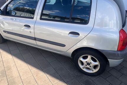 Renault Clio 222.000 km 890 &euro; Giengen 89537