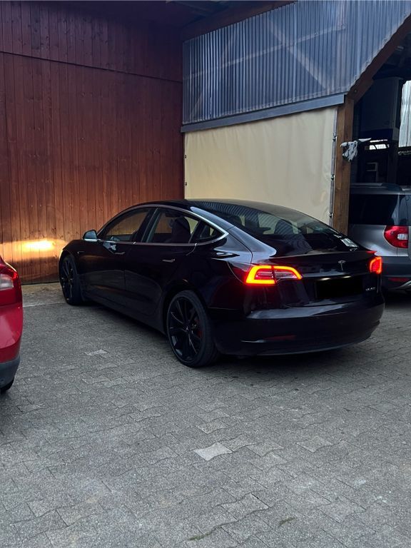Tesla Model 3 72.450 km 24.500 € Stühlingen 79780