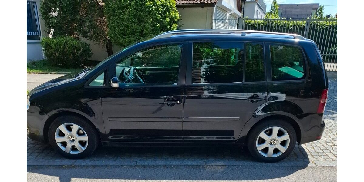 VW Touran 218.000 km 4.800 &euro; München 81737