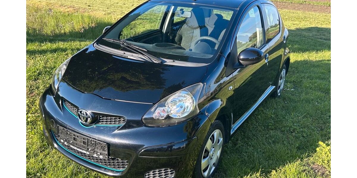Toyota Aygo (X) 66.900 km 4.990 &euro; Berlin 10119