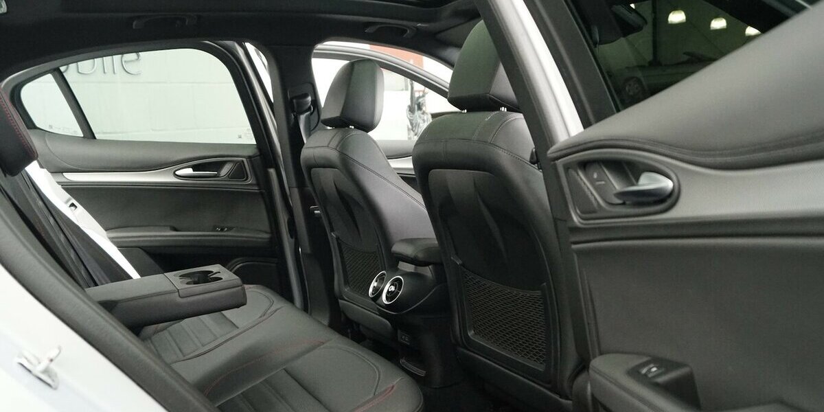 Alfa Romeo Stelvio 2.2 D Competizione Q4 ALLRAD LEDER AHK 45.000 km 38.380 &euro; Lich 35423