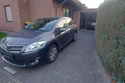 Toyota Auris 114.000 km 6.500 &euro; Bielefeld 33689