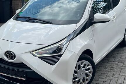 Toyota Aygo (X) 135.600 km 7.499 &euro; Bergisch Gladbach 51469