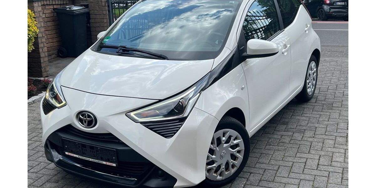 Toyota Aygo (X) 135.600 km 7.499 &euro; Bergisch Gladbach 51469