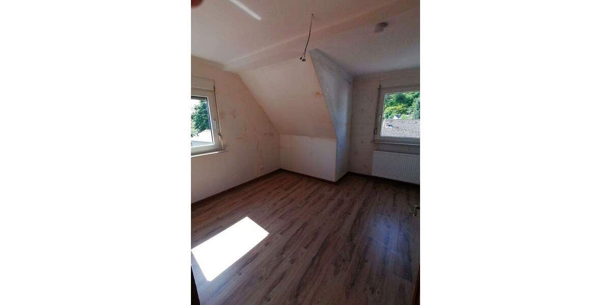 Einfamilienhaus Neuwied Segendorf - 6 Zimmer, 131 m&sup2;, 1.200&euro; | Angebot:25051706