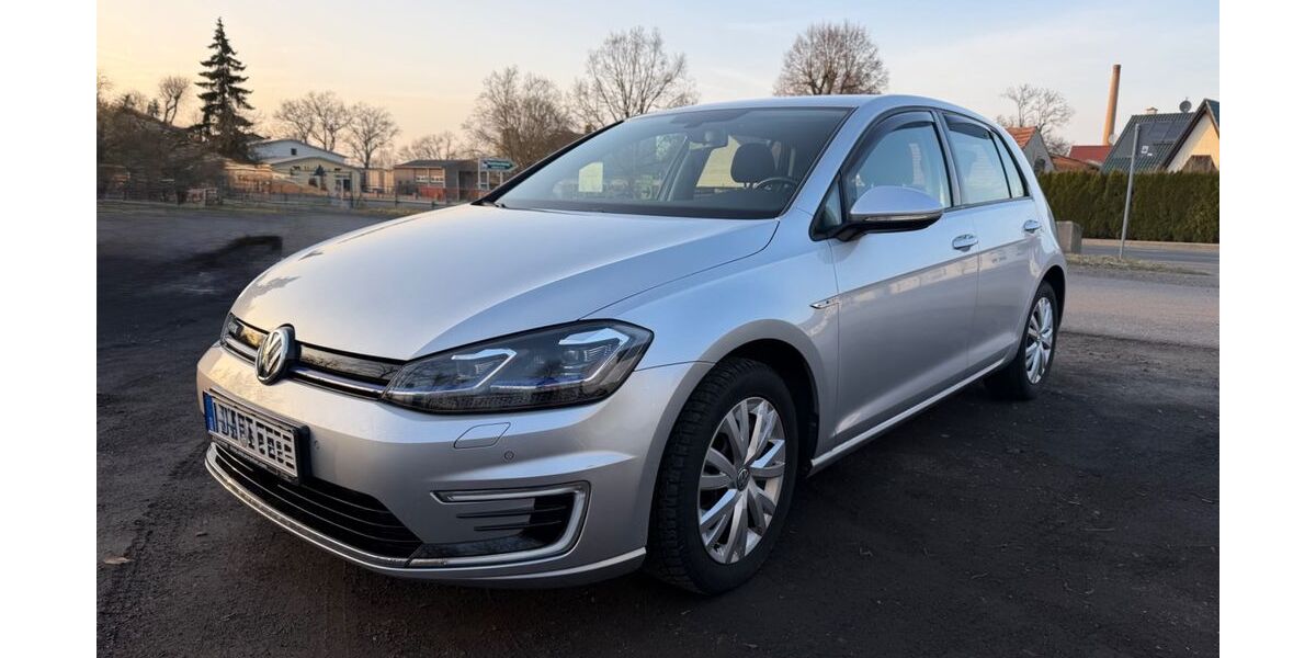 VW Golf 52.000 km 12.700 &euro; Paulinenaue 14641