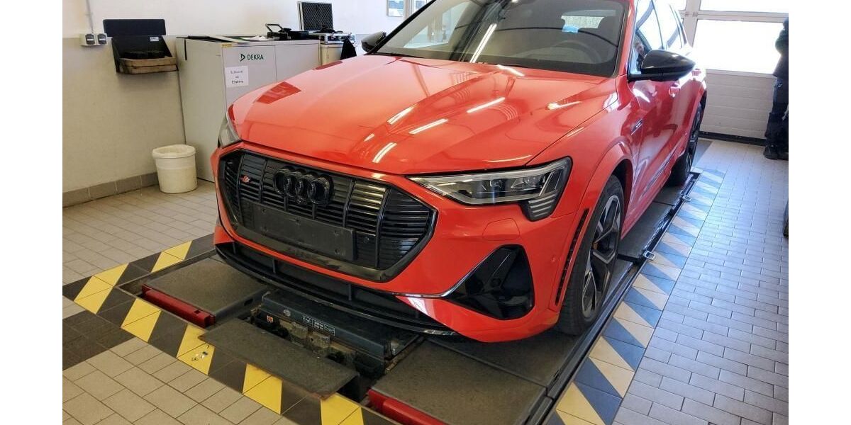 Audi e-tron 42.623 km 42.830 &euro; Hagen 58091