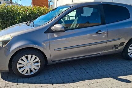 Renault Clio 213.000 km 2.222 &euro; Trossingen 78647