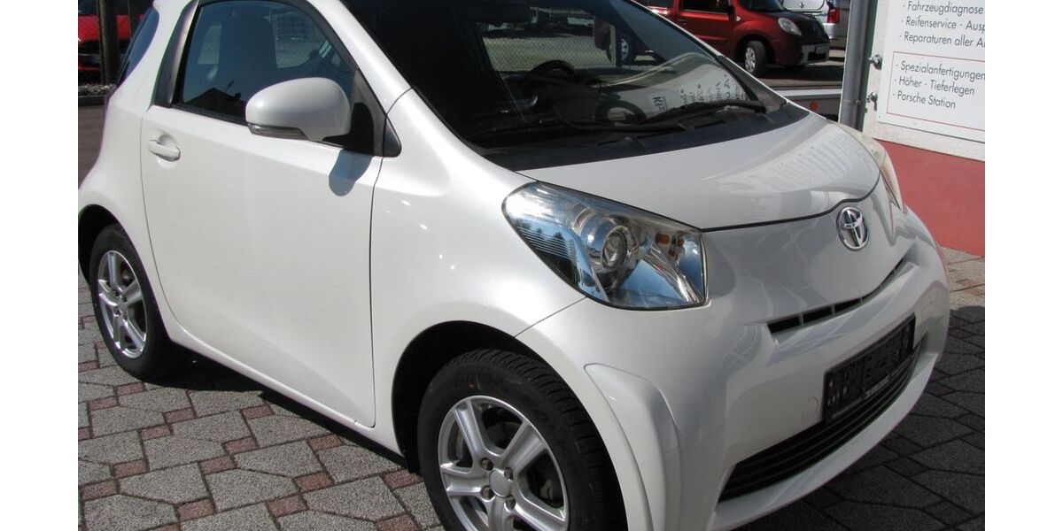 Toyota IQ 94.000 km 5.750 &euro; Röfingen 89365