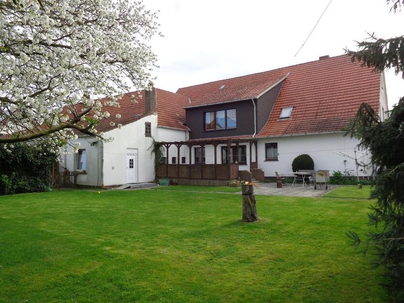 Tolles Zweifamilienhaus mit viel Platz und großem Garten