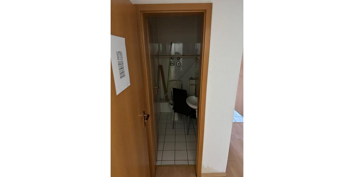 Gewerberäume 5 Zimmer 3 Bäder u. Küche zu vermieten 5 zimmer