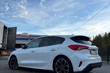 Ford Focus 90.500 km 21.500 € Bad Endorf 83093