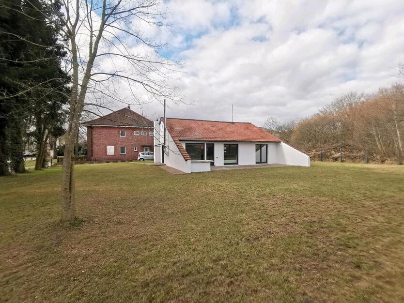 Sanierter Bungalow Haus mit großem Garten Grundstück in Sottrum