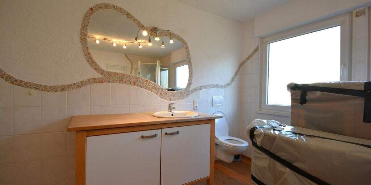 Ruhig gelegenes Wohnhaus mit Balkon, Terrasse, Garage, Carport und Aussicht in Gerolstein-Müllenborn 5 zimmer