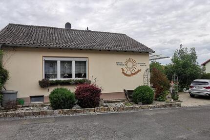 Traumhaftes Einfamilienhaus in Mainstockheim – Ruhige Sackgassenl zimmer