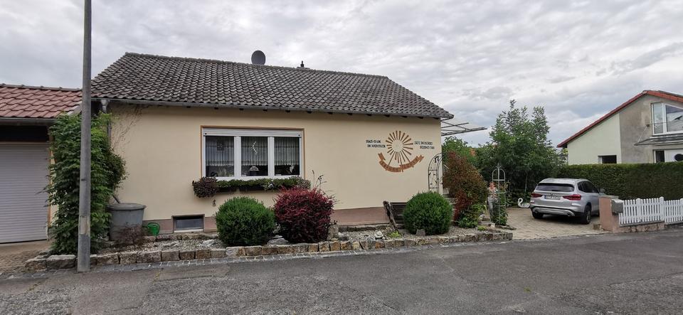 Traumhaftes Einfamilienhaus in Mainstockheim – Ruhige Sackgassenl zimmer