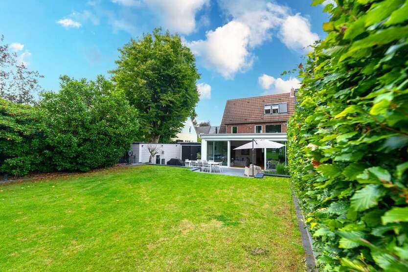 Haus zum Kaufen in Meerbusch 1.610.000 € 212 m²