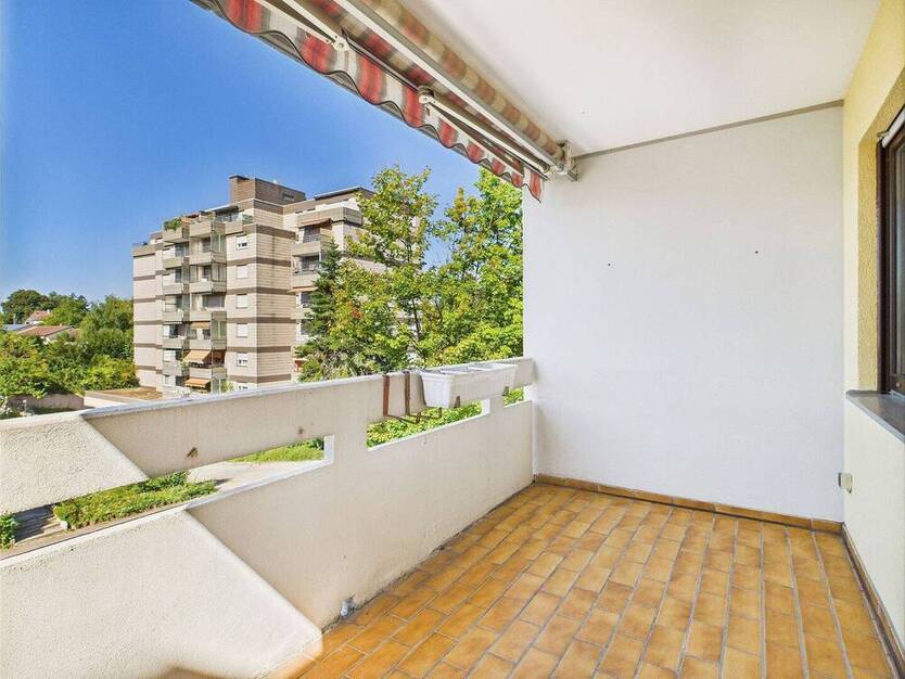 Helle DreiZimmerwohnung mit Balkon und Wohlfühlbad in Freiberg am Neckar!