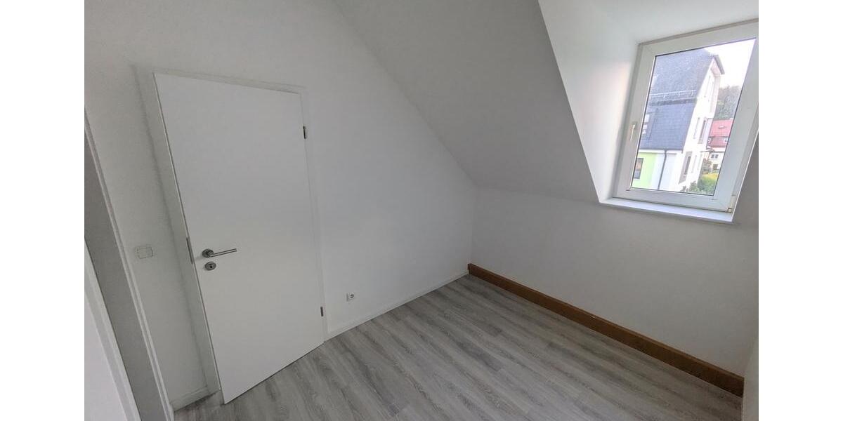 Dachgeschoßwohnung Burgstädt - 1.5 Zimmer, 28 m&sup2;, 235&euro; | Angebot:26321564