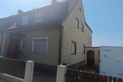 Haus Röslau - 8 Zimmer, 400 m&sup2;, 139.000&euro; | Angebot:26421545