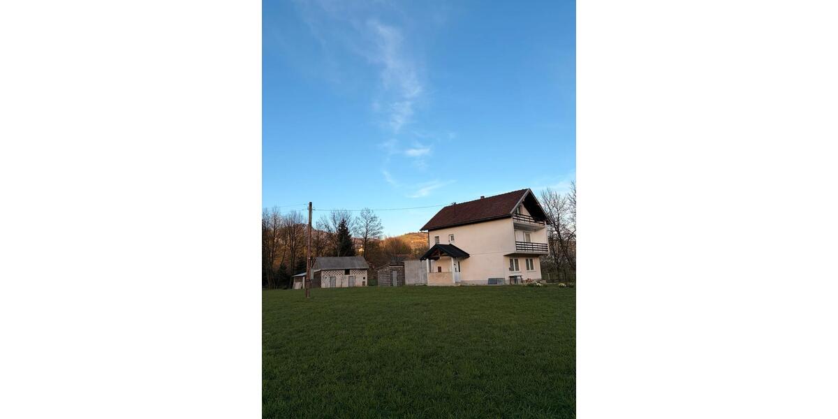 Etagenwohnung Bonndorf im Schwarzwald - 4 Zimmer, 150 m&sup2;, 250&euro; | Angebot:26136009
