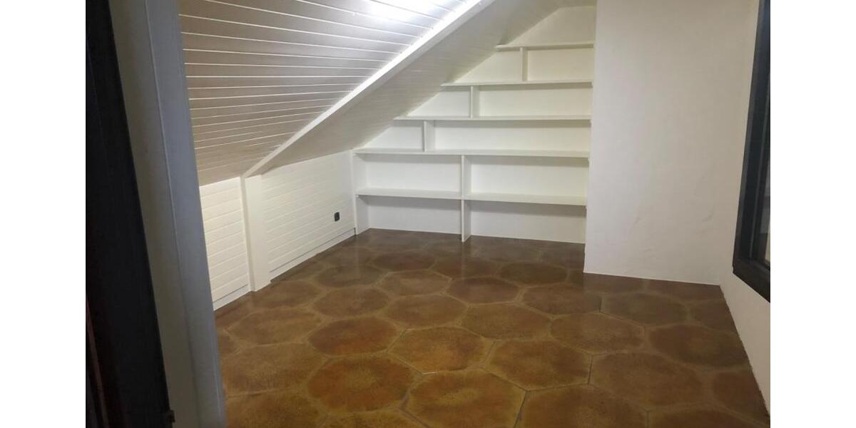 Dachgeschoßwohnung Donaueschingen - 2 Zimmer, 85 m&sup2;, 910&euro; | Angebot:25451983