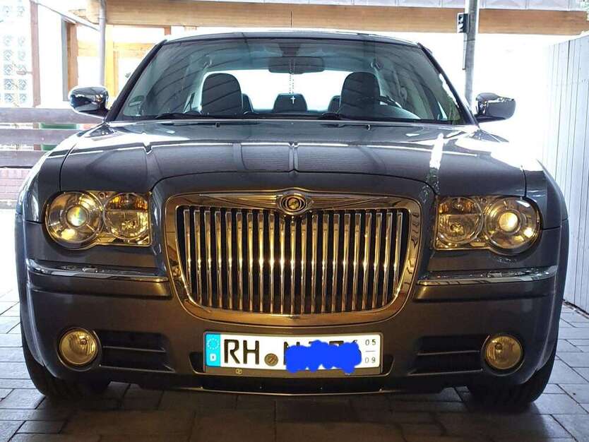 Chrysler 300C 99.000 km 11.500 € Schwanstetten 90596