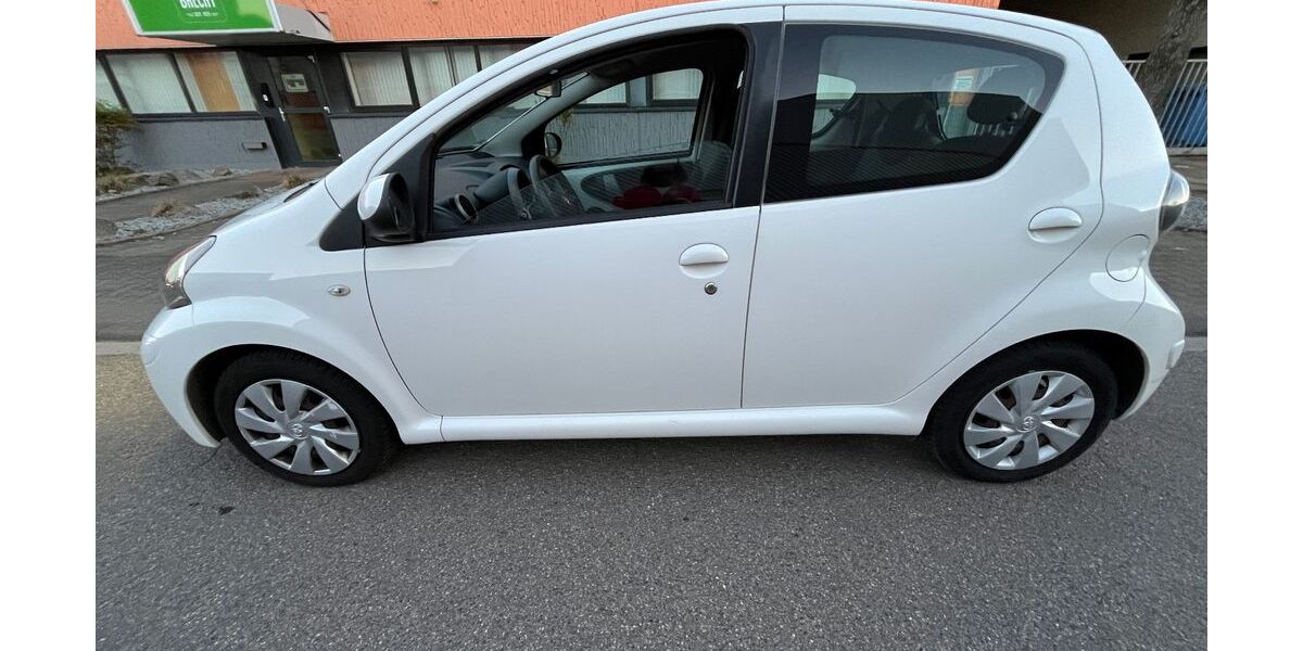 Toyota Aygo (X) 61.000 km 4.999 &euro; Stutensee 76297