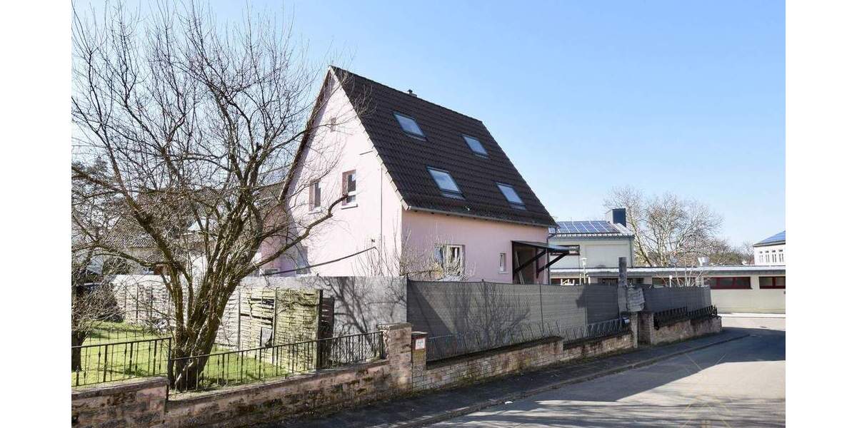 Modernes Zweifamilienhaus in ruhiger Lage von Kaiserslautern 6 zimmer