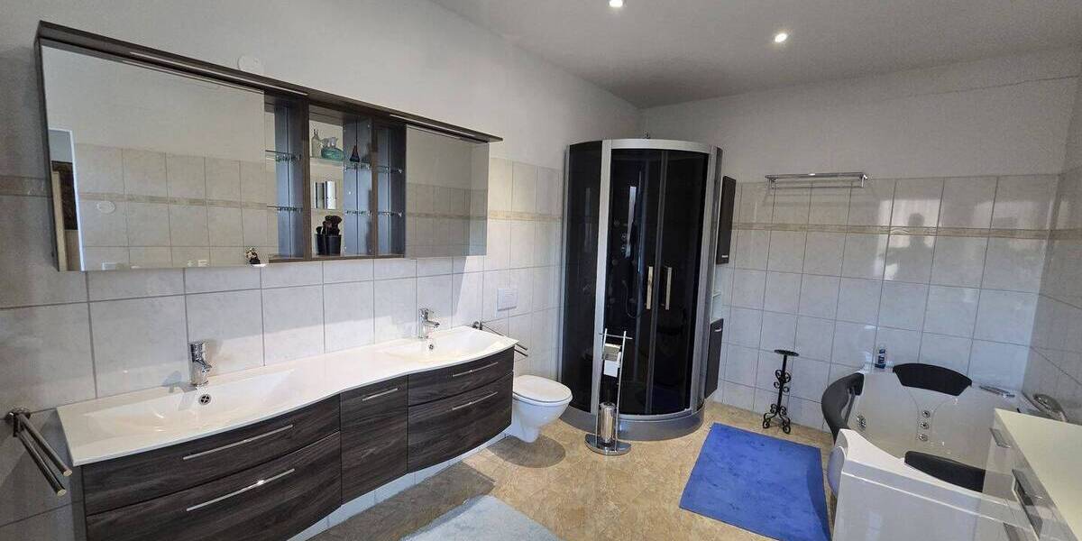 Einfamilienhaus Schönefeld - 4 Zimmer, 170 m&sup2;, 1.990&euro; | Angebot:26765239