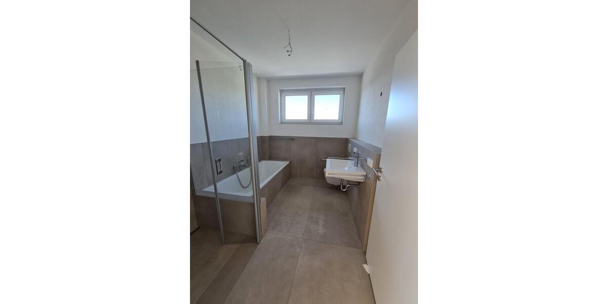 Dachgeschoßwohnung Friedewald - 3 Zimmer, 99 m&sup2;, 1.250&euro; | Angebot:26382706