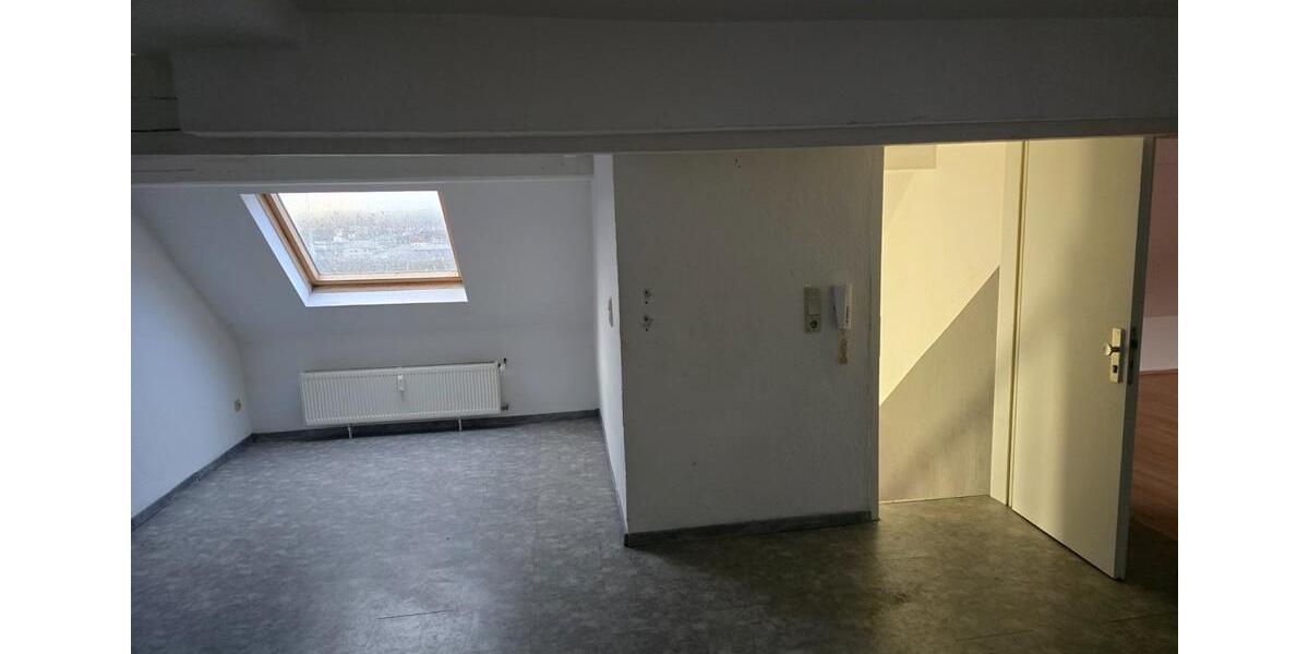 Dachgeschoßwohnung Saarbrücken Neue Bremm - 3 Zimmer, 92 m&sup2;, 1.050&euro; | Angebot:25637813