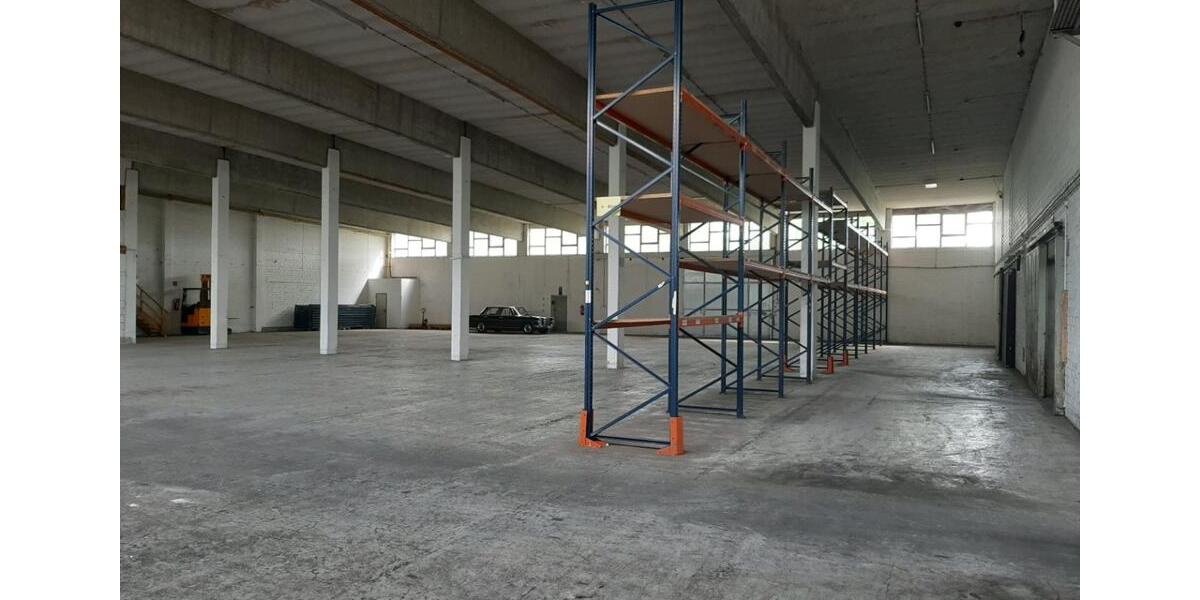 Gewerbehalle, Produktions- oder Lagerhalle mit Büro zimmer