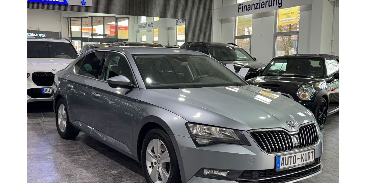Skoda Superb 163.850 km 15.990 &euro; München 81829