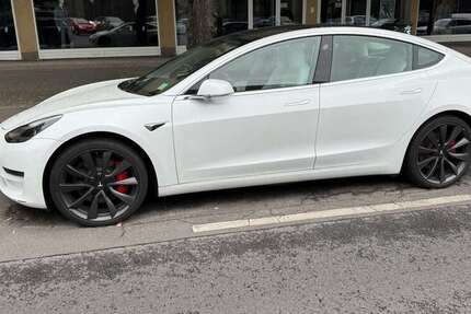 Tesla Model 3 21.000 km 28.900 € Berlin 14059