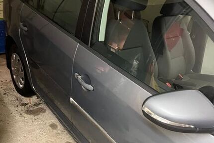 VW Touran 142.085 km 5.360 &euro; Geestland 27607