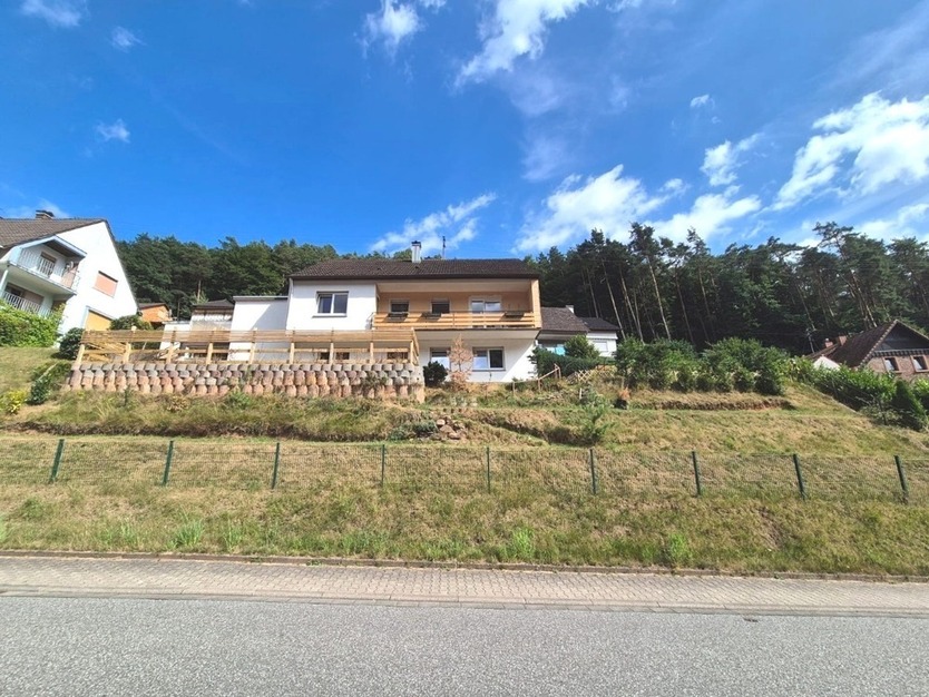 Ein-Zwei-Familien unter einem Dach – liebevoll renoviertes, freistehendes Zuhause mit Charakter 5 zimmer