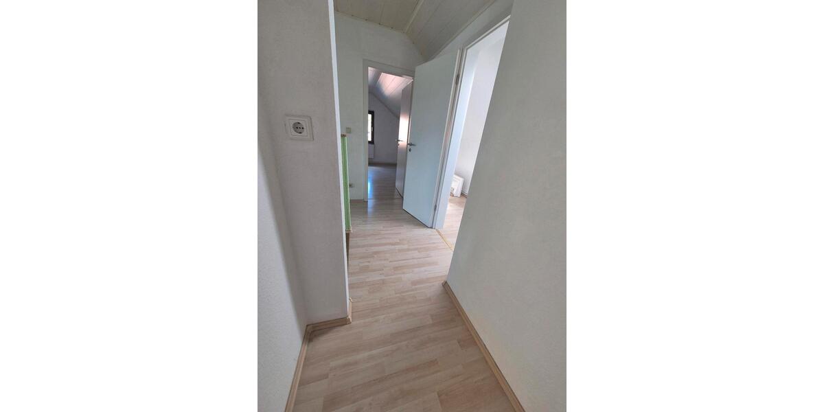 Dachgeschoßwohnung Hohenlockstedt - 3 Zimmer, 70 m&sup2;, 695&euro; | Angebot:25452969